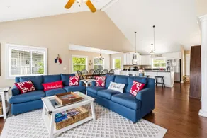 112#4 Condo: Modern, Lakefront, Spacious - Image 5