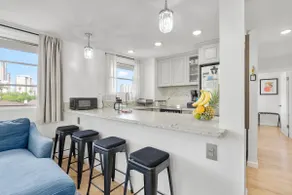 Waikīkī Beach Loft Near Restaurants - Image 2