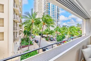 Waikīkī Beach Loft Near Restaurants - Image 3