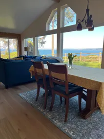 Waterfront Island Retreat in Paradise - Image 5