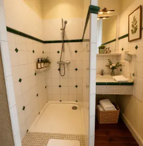 Beautiful Independent Charm Room (Private entrance) - Image 3