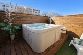 Hot Tub, Insta Decor, Walk to Colfax. - Image 2