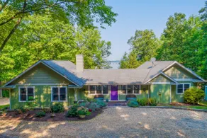 4BR Lakefront | Dock | Balcony | Firepit - Image 2