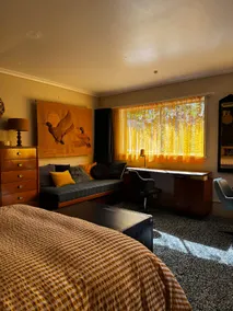 Retro bungalow in garden oasis - Image 3