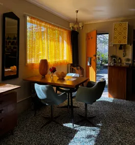 Retro bungalow in garden oasis - Image 2