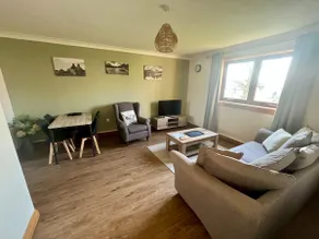 ⭐️⭐️Immaculately presented spacious 2 bedroom Flat⭐️⭐️ - Image 4