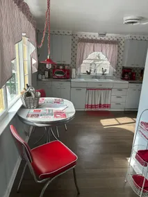 Charming Restored Vintage Retreat! 5 min to I 69 - Image 4