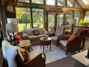 Browns Blooms & Rooms ~ come in and stay awhile! - Image 3