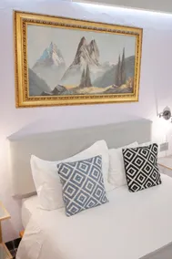 Small and Stylish Apt with Terrace - Image 3