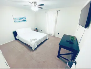 The Hideaway 4B/2B House- 10min from IAH - Image 4