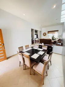 Executive House Cozy Impeccable Excellent Location - Image 4