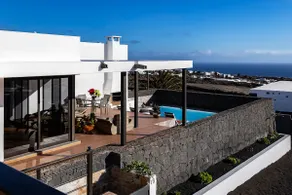 Villa with heated pool and ocean views - Image 3