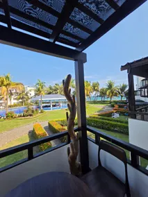 ”Oceanfront / Pool / Up to 9 guests” - Image 2