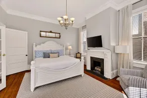 Bleiben Sie bei Lucky Savannah: 1890 Victorian Downtown Home mit beheiztem Pool - Image 5