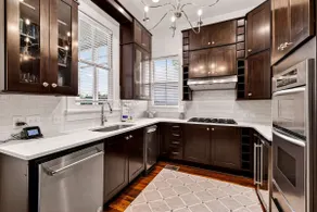 Bleiben Sie bei Lucky Savannah: 1890 Victorian Downtown Home mit beheiztem Pool - Image 3