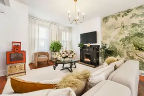 Stylish Historic Rowhouse for 10 + Parking - Image 2