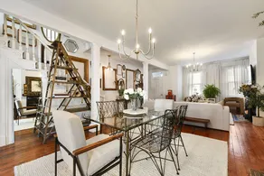 Stylish Historic Rowhouse for 10 + Parking - Image 3