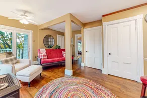 1 BR plus downtown - walk to Beaches/ Eateries - Image 4