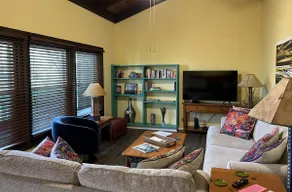 Kaleido House: king bed, deck, close to park/town - Image 2