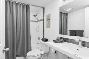 Amazing Newly Remodeled Beach Condo Steps to beach - Image 4