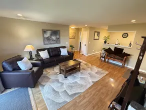 Quiet 2BR • Garage • Yard • EV Charger – Eureka - Image 2