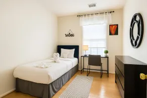 3 Bd 1.5 Ba Glorious & Convenient DC 30 min metro - Image 4