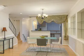 3 Bd 1.5 Ba Glorious & Convenient DC 30 min metro - Image 2