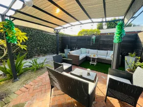 Petite Retreat, Steps to Good Eats+Easy Parking - Image 2