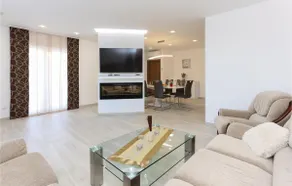 Amazing Home in Kastel Stafilic With 3 Bedrooms and Wifi - Image 4