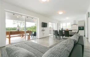 Awesome Home In Labin - Image 2
