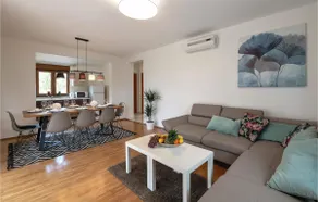 Beautiful Home In Krvavici - Image 3