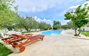 Six-Bedroom Holiday Home In Sv Filip I Jakov - Image 2
