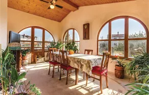 One Bedroom Apartment In Pula - Image 2