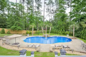 Stylish getaway in Augusta with heated pool - Image 2