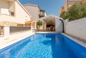 Shine Luxury Apartment | Private Pool & Jacuzzi - Image 3