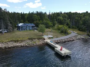 Private Bras d’Or lakehouse - dock, hot tub, SUPs - Image 5