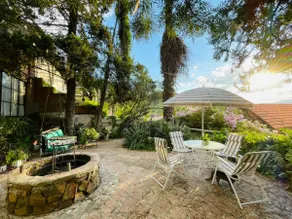 Hilltop apartment · panoramic views & full kitchen - Image 3