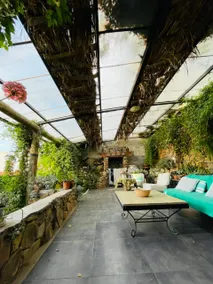 Hilltop apartment · panoramic views & full kitchen - Image 4