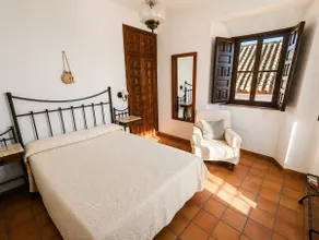 One-bedroom apartment in Plaza del Potro - Image 5