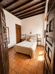 One-bedroom apartment in Plaza del Potro - Image 4