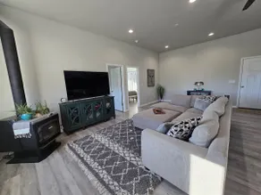 Spacious Apartment in Emmett - Image 3