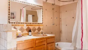 Great value Isolated 11 minutes from downtown - Image 3