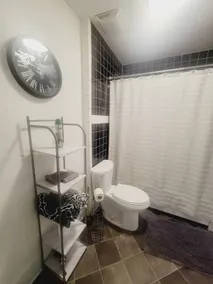 Comfortable 2 BR unit blocks from light Rail stat 15min from downtown/airport  - Image 5