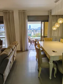Luxury 4BR/3BA Apartment 1,400 sq. ft. (130 sqm) - Image 2