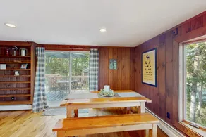 2BR lakefront home with seasonal dock & deck - Image 5