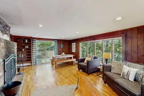 2BR lakefront home with seasonal dock & deck - Image 4