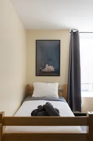 Affordable Downtown Apt | 3 Beds + 60” TV | Walk t - Image 3
