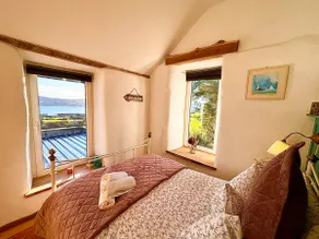 Laughing Seagull Cottage - Sea Views and Sauna - Image 5