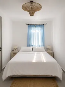 Spacious Cycladic House near Logaras Beach - Image 4