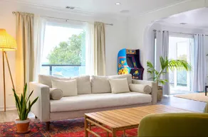 Travelers Paradise • Spectacular Views • Complimentary Parking - Image 3